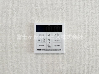 【発電・温水設備】 | 静岡市清水区三保 6期 新築一戸建て 1号棟 | リビングからも操作ができて便利です