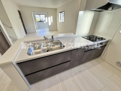 【キッチン】 | 静岡市清水区三保 6期 新築一戸建て 1号棟 | 広々としていてお料理がしやすいキッチンです