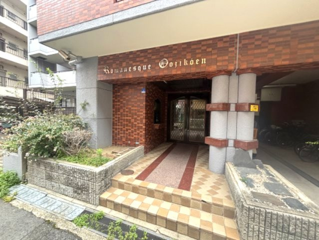 ロマネスク王子公園のエントランス