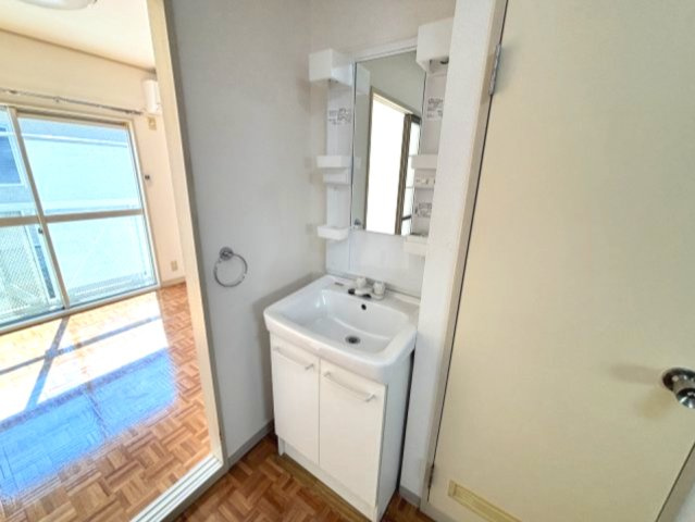 シャルマン六甲の独立洗面台