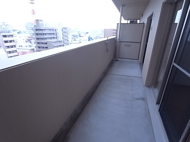 神戸市兵庫区中道通１丁目の賃貸マンションのバルコニー