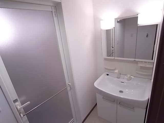 神戸市兵庫区中道通１丁目の賃貸マンションの洗面所