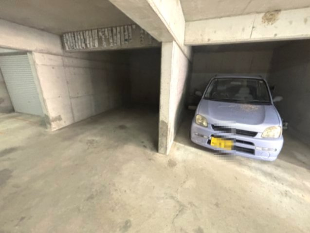 メゾン・アン・ブランの駐車場