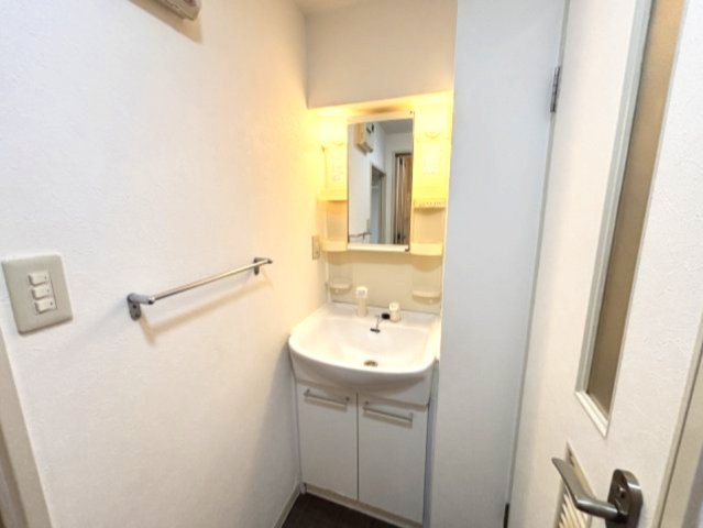 サンパレス21御影山手の独立洗面台