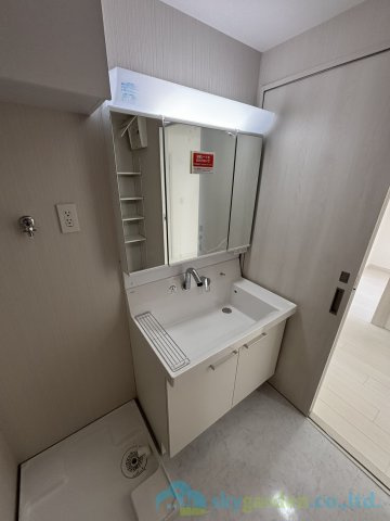 平塚若宮ハイツ７号棟の独立洗面台