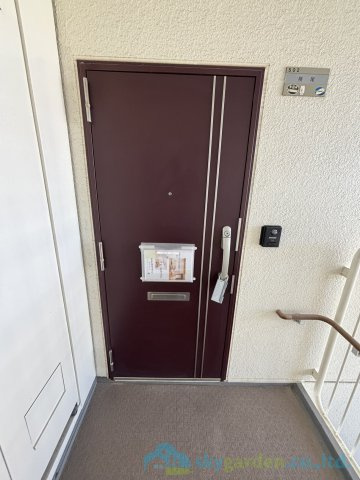 平塚若宮ハイツ７号棟の玄関