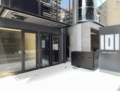 大阪市中央区南本町１丁目の店舗事務所のエントランス