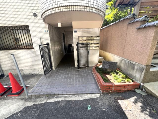 シャルム桜ヶ丘のエントランス