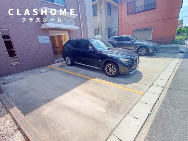 プリミエール富士松IIの駐車場