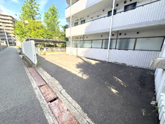 メゾン・ド・六甲パートⅢの駐車場