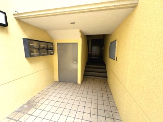 ハイツ仏天垣　のエントランス