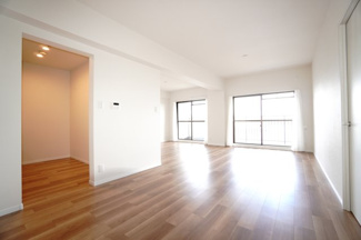 【居間・リビング】 | 【上質リノベ】ファミール江波公園リバーサイド弐番館 | 室内（2025年9月5日13：00頃）撮影