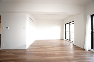 【居間・リビング】 | 【上質リノベ】ファミール江波公園リバーサイド弐番館 | 室内（2025年9月5日13：00頃）撮影