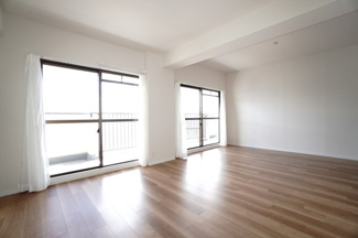 【居間・リビング】 | 【上質リノベ】ファミール江波公園リバーサイド弐番館 | 室内（2025年9月5日13：00頃）撮影