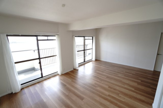 【居間・リビング】 | 【上質リノベ】ファミール江波公園リバーサイド弐番館 | 室内（2025年9月5日13：00頃）撮影