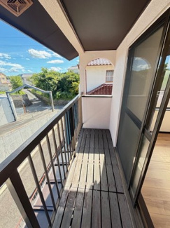 【バルコニー】 | 呉市焼山北3丁目【リフォーム済・中古戸建】 | 明るい陽ざしが入るバルコニー☆