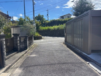 【前面道路含む現地写真】 | 呉市焼山北3丁目【リフォーム済・中古戸建】 | 前面道路4ｍ
