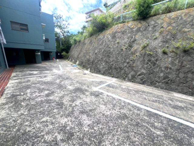 六甲ガーデンホームズの駐車場