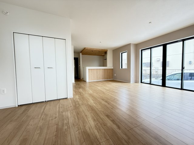 西区玉津町高津橋新築の居間・リビング