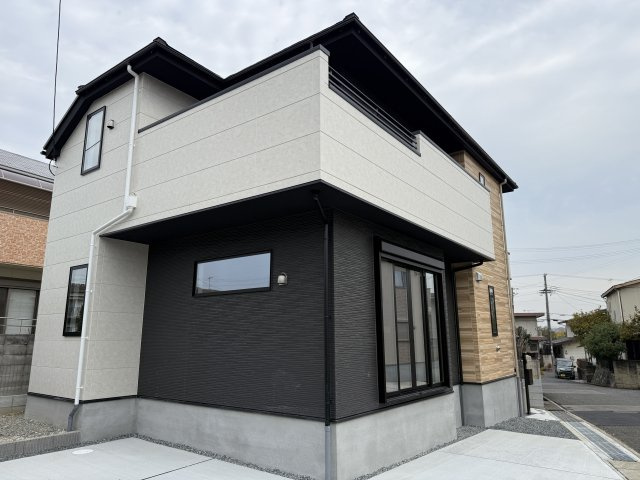 西区玉津町高津橋新築の外観