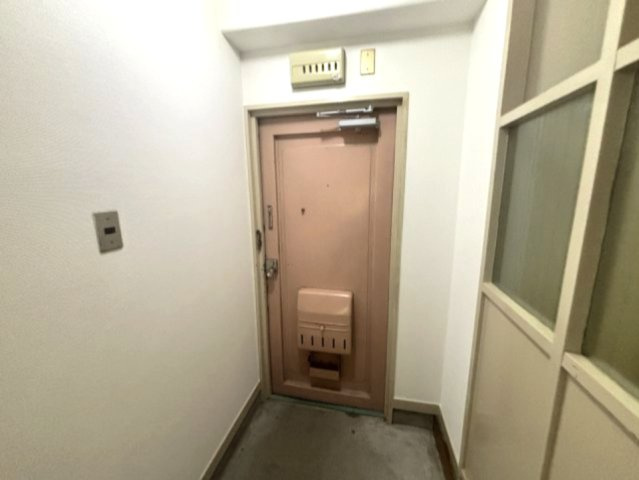 成和コーポの玄関