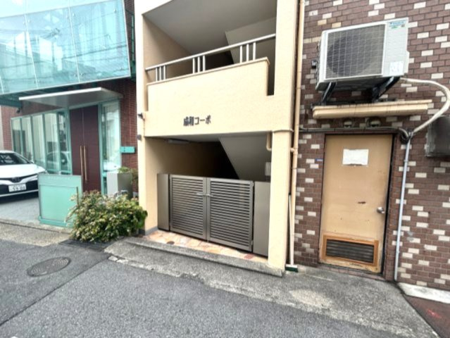 成和コーポのエントランス