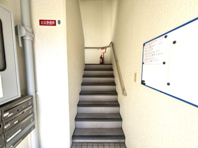 稗原マンションのロビー