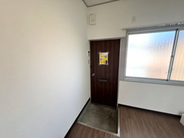 ハイツ八坂の玄関