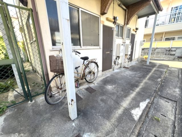 ハイツ八坂の駐車場