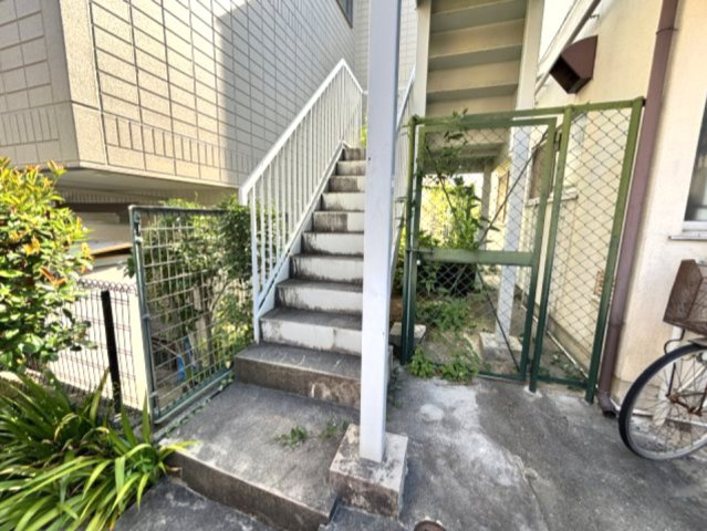 ハイツ八坂のエントランス