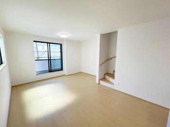 堺市東区日置荘西町　新築一戸建ての洋室