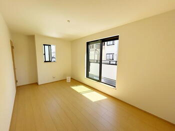 堺市東区日置荘西町　新築一戸建ての洋室