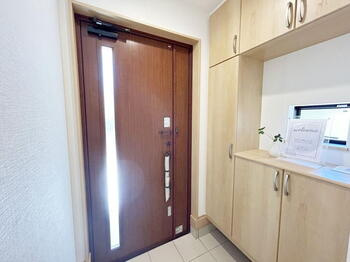 堺市東区日置荘西町　新築一戸建ての玄関