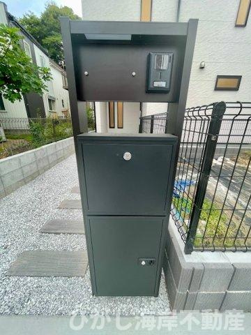 茅ヶ崎市茅ヶ崎　新築戸建の庭|宅配ボックス機能付門柱
