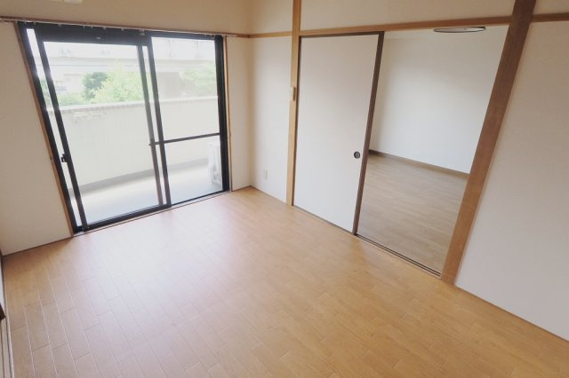 エーデル川内の居間・リビング