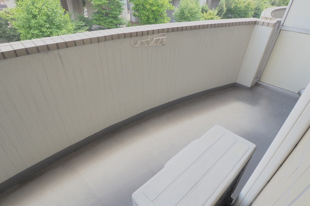 エーデル川内のバルコニー