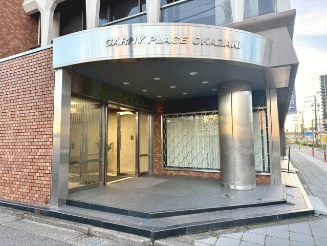 康生通南カーニープレイス貸店舗・事務所のエントランス
