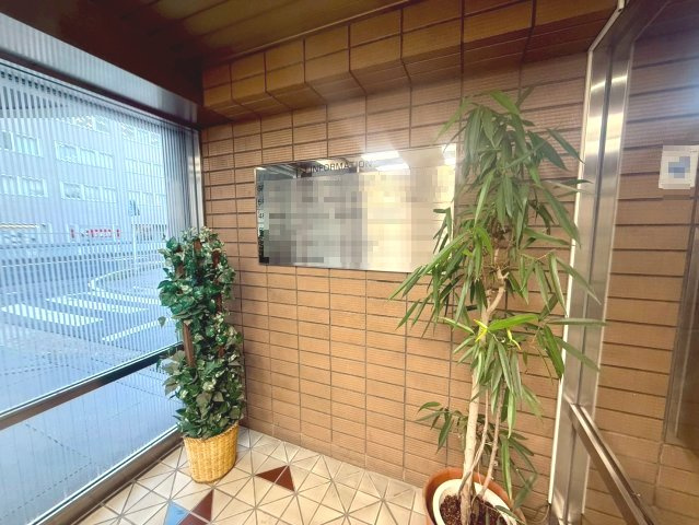 康生通南カーニープレイス貸店舗・事務所のエントランス