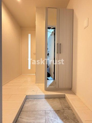 【玄関】 | ソレイユ大東町