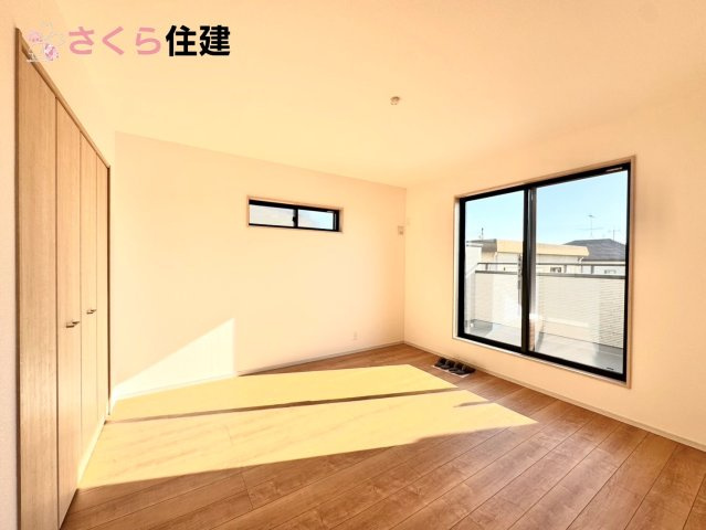 いろどりアイタウン小山市粟宮22-P1　15号棟の洋室|各部屋に収納あります！荷物が多い子育て世代や、趣味道具の多い方にもうれしいですね♪