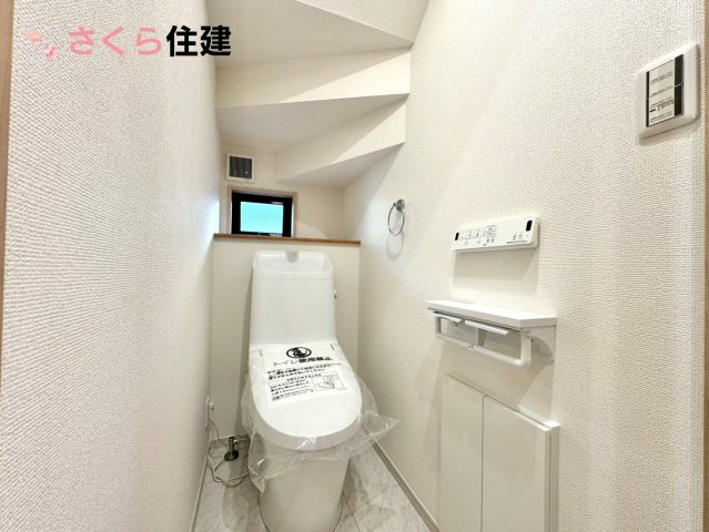 いろどりアイタウン小山市粟宮22-P1　15号棟のトイレ|トイレは各階完備。夜、トイレに起きても、2階の寝室から1階のトイレに降りる必要はありません。