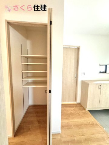 いろどりアイタウン小山市粟宮22-P1　15号棟の収納|玄関横には収納スペース完備！！
