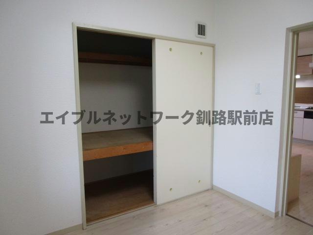 栄ハイツの収納
