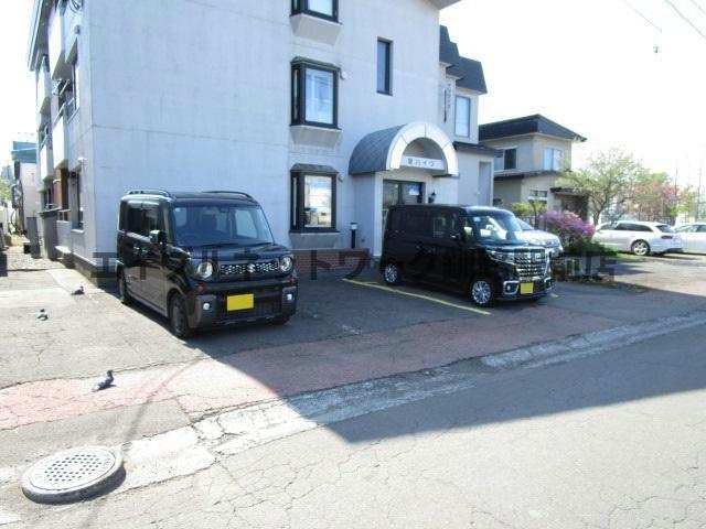 栄ハイツの駐車場