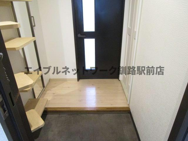 栄ハイツの玄関