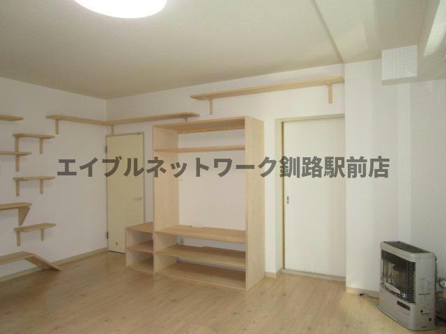 栄ハイツの居間・リビング