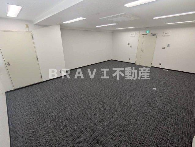 ピジョンビルの居間・リビング