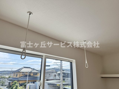 【内装】 | 藤枝市下藪田 新築一戸建て 1号棟 | 吊り下げタイプの室内物干し用ポールです