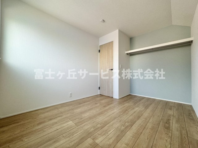 【洋室】 | 藤枝市下藪田 新築一戸建て 1号棟 | 収納もある洋室です