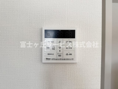 【発電・温水設備】 | 藤枝市下藪田 新築一戸建て 1号棟 | リビングからも操作ができて便利です